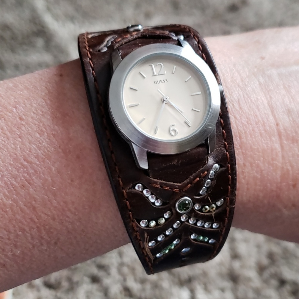 Watch - Picture 3 of 3